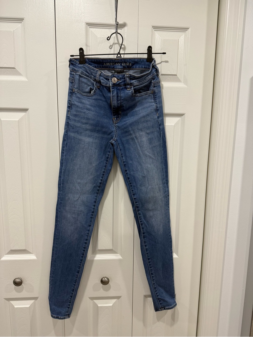 American Eagle Outfitters Mid-Rise Skinny Jeans in Medium Blue Wash